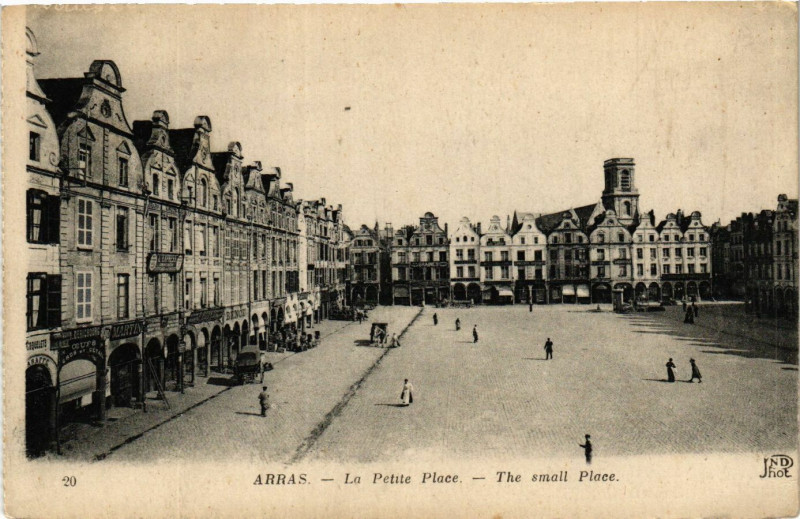 Carte postale ancienne Arras La Petite Place à Arras