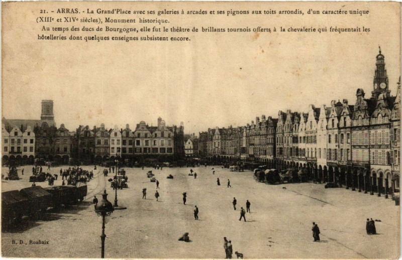Carte postale ancienne Arras La Grand Place avec ses galeries a arcades à Arras