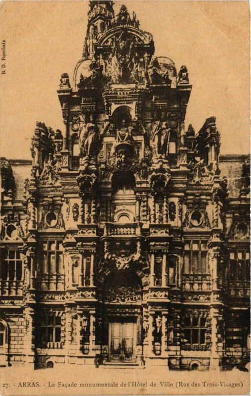 Carte postale ancienne Arras La Facade monumentale de l'Hotel de Ville à Arras