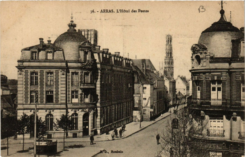 Carte postale ancienne Arras L'Hotel des Postes à Arras