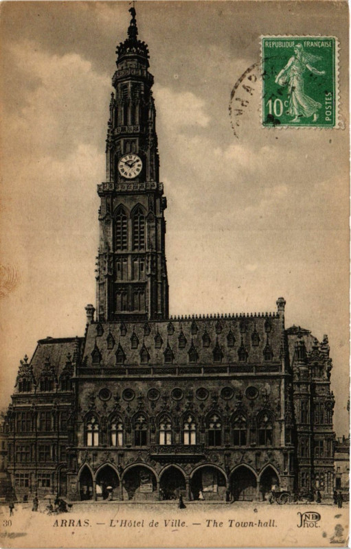 Carte postale ancienne Arras L'Hotel de Ville à Arras