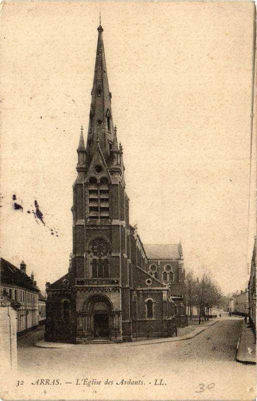 Carte postale ancienne Arras L'Eglise des Ardants à Arras