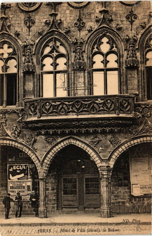 Carte postale ancienne Arras Hotel de Ville le Balcon à Arras