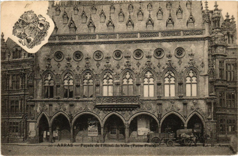 Carte postale ancienne Arras Facade de l'Hotel de Ville à Arras