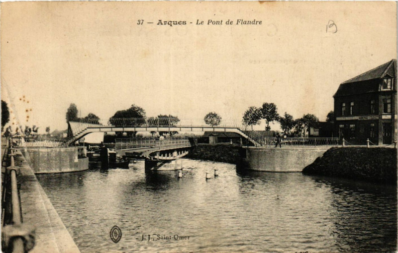 Carte postale ancienne Arques Le Pont de Flandre à Arques