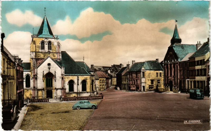 Carte postale ancienne Ardres Un coin de la Place-Eglise et Hotel deVille à Ardres