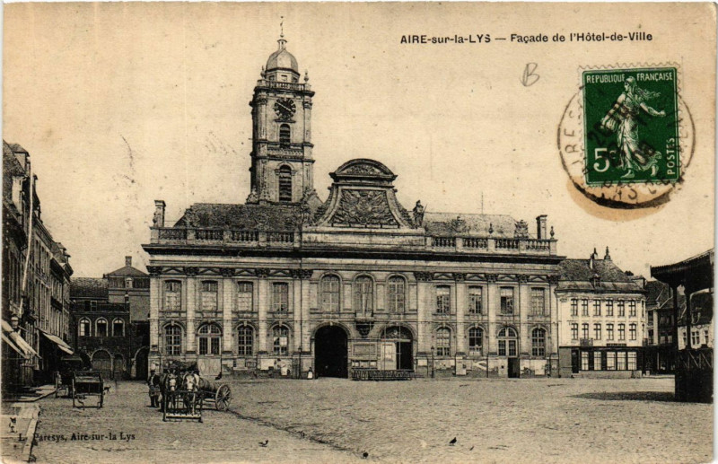 Carte postale ancienne Aire-sur-la-Lys Facade de l'Hotel de Ville à Aire-sur-la-Lys