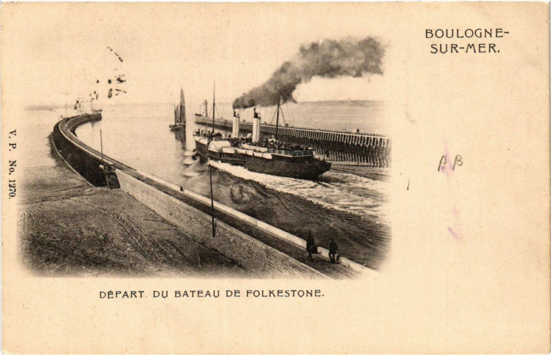 Carte postale ancienne V.P. Boulogne-sur-Mer Depart du Bateau de Folkestone à Boulogne-sur-Mer