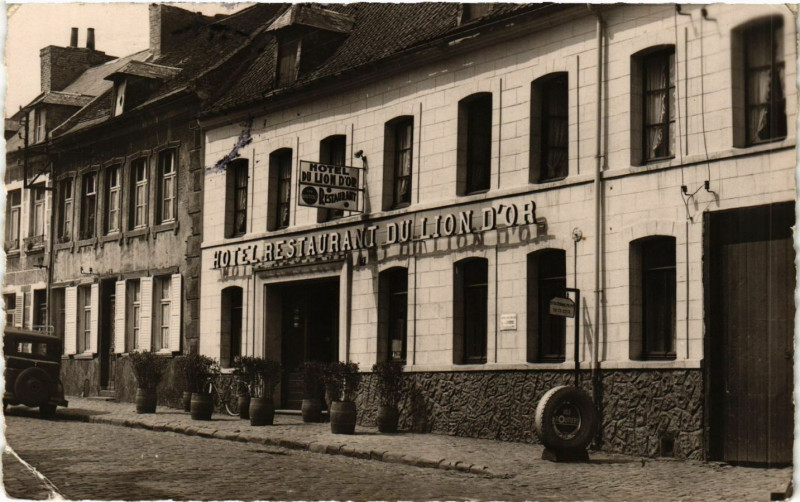 Carte postale ancienne Saint-Pol-sur-Ternoise Hotel du Lion d'Or à Saint-Pol-sur-Ternoise