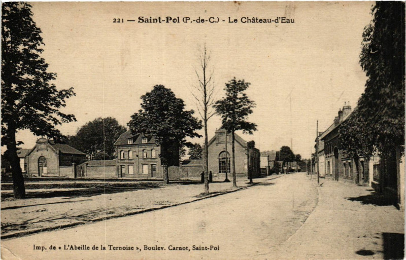Carte postale ancienne Saint-Pol Le Chateau'd-eau