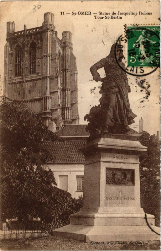 Carte postale ancienne Saint-Omer Statue de Jacqueline Robins Tour St. Bertin à Saint-Omer