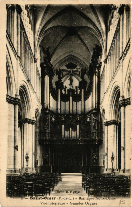 Carte postale ancienne Saint-Omer Basilique Notre-Dame. Vue interieure - Grandes Orgues à Saint-Omer