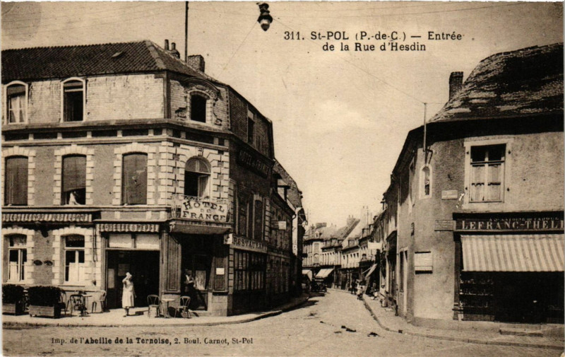 Carte postale ancienne Saint-Pol Entrée de la Rue d'Hesdin à Hesdin