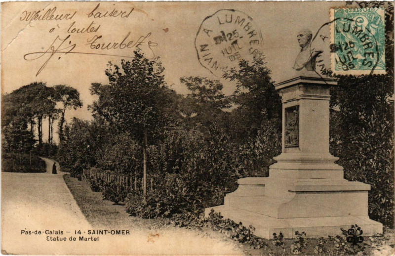 Carte postale ancienne Saint-Omer Statue de Martel à Saint-Omer