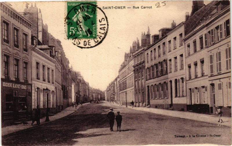 Carte postale ancienne Saint-Omer Rue Carnot à Saint-Omer