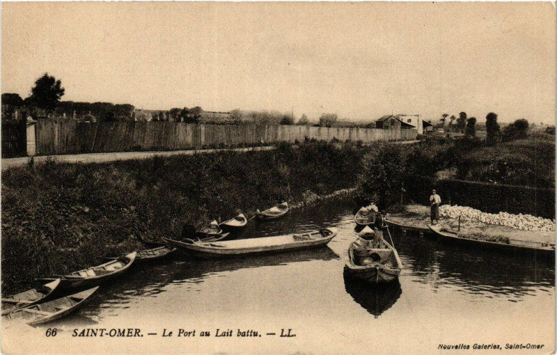 Carte postale ancienne Saint-Omer Le Port au Lait battu à Saint-Omer