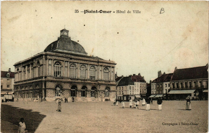 Carte postale ancienne Saint-Omer Hotel de Ville à Saint-Omer