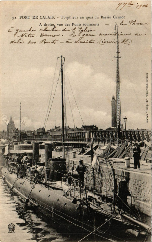 Carte postale ancienne Port De Calais Torpilleur au quai du Bassin Carnot à Calais