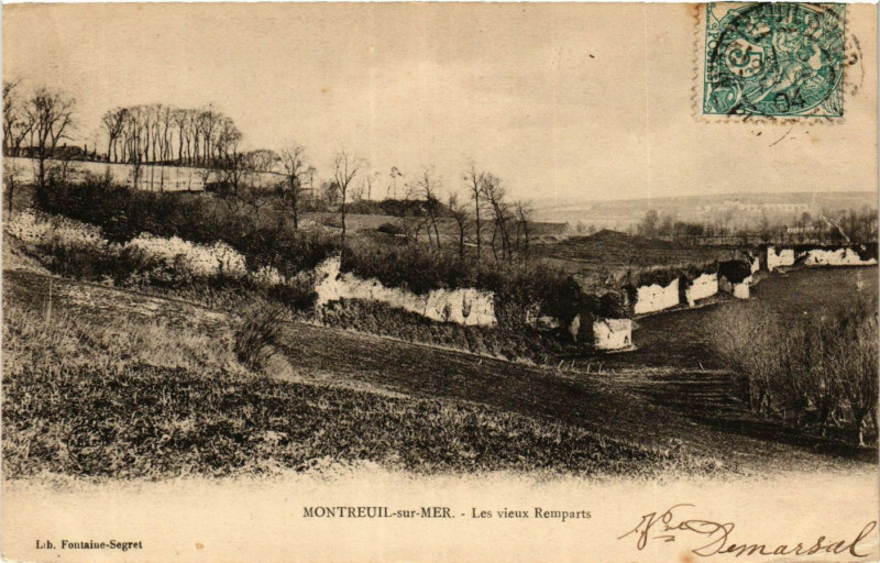 Carte postale ancienne Montreuil-sur-Mer Les vieux Remparts à Montreuil