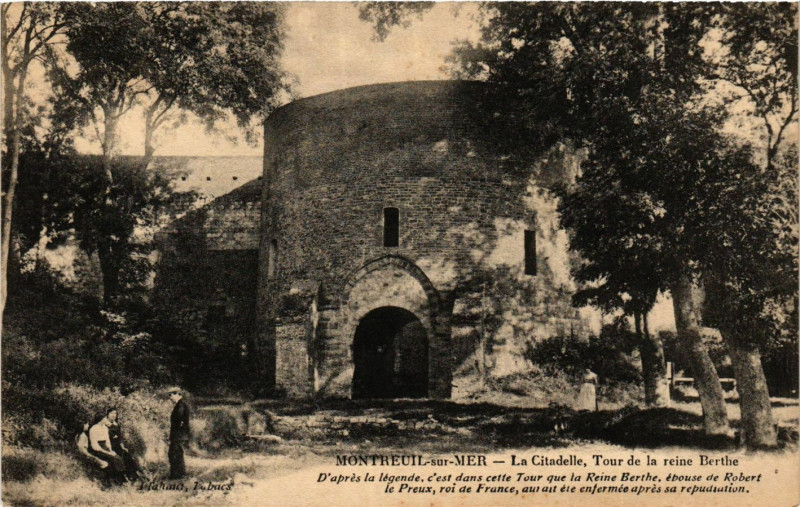 Carte postale ancienne Montreuil-sur-Mer la Citadelle Toure de la reine Berthe à Montreuil