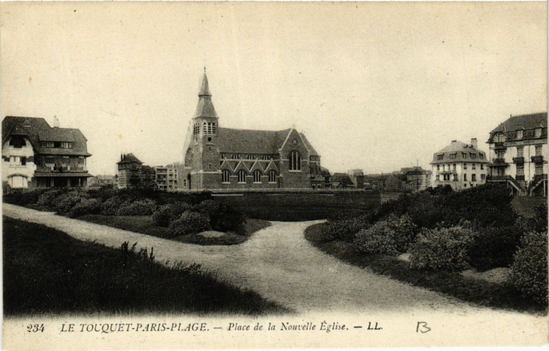 Carte postale ancienne Ll. Le Touquet-Paris-Plage Place de la Nouvelle Eglise au Touquet-Paris-Plage