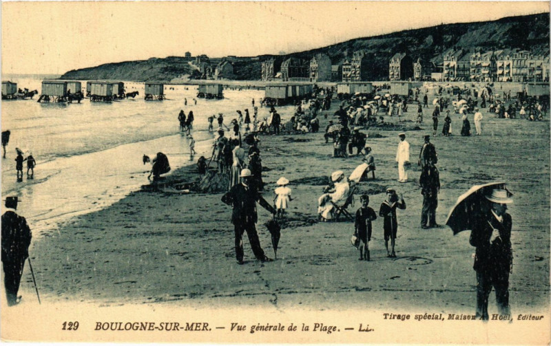 Carte postale ancienne Ll. Boulogne-sur-Mer vue générale de la Plage à Boulogne-sur-Mer