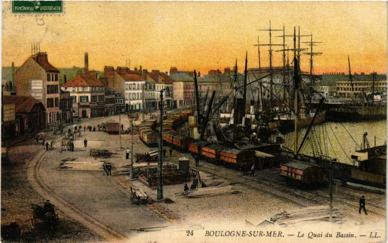 Carte postale ancienne Ll. Boulogne-sur-Mer Le quai du Bassin à Boulogne-sur-Mer