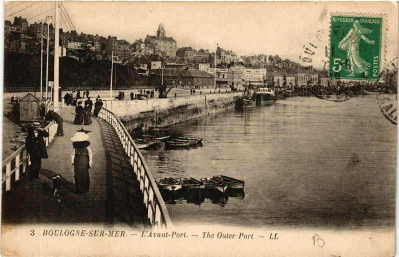 Carte postale ancienne Ll. Boulogne-sur-Mer l'Avant-Port à Boulogne-sur-Mer