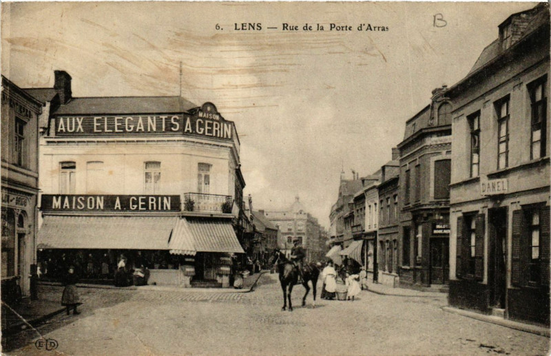 Carte postale ancienne Lens Rue de la Porte d'Arras à Lens