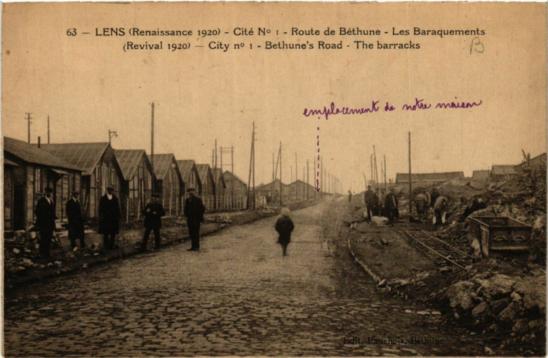 Carte postale ancienne Lens Route de Bethune - Les Baraquements à Lens