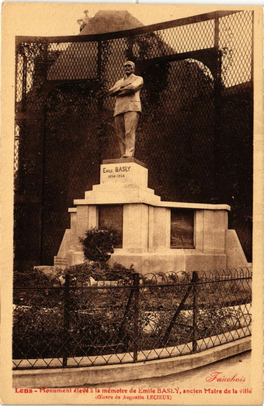 Carte postale ancienne Lens Monument eleve a la memoire de Emile Basily à Lens
