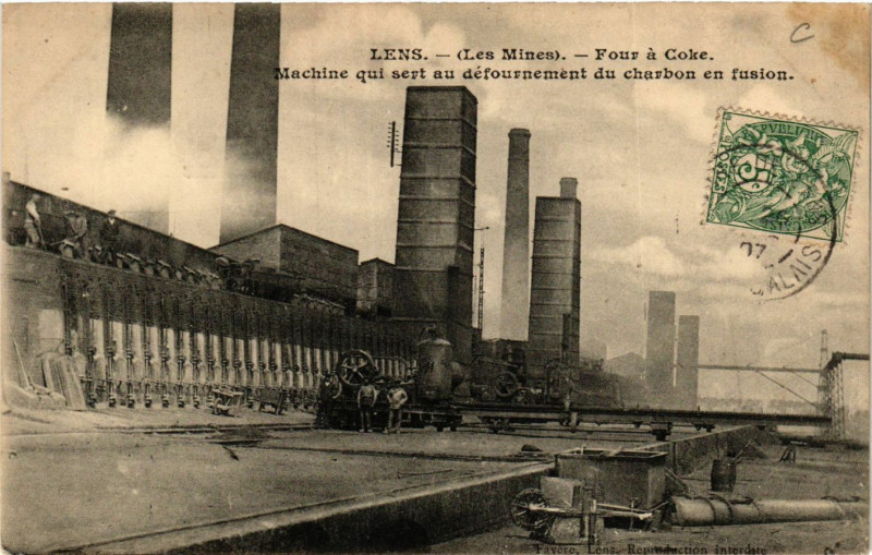 Carte postale ancienne Lens Les Mines Four a coke. Machine à Lens