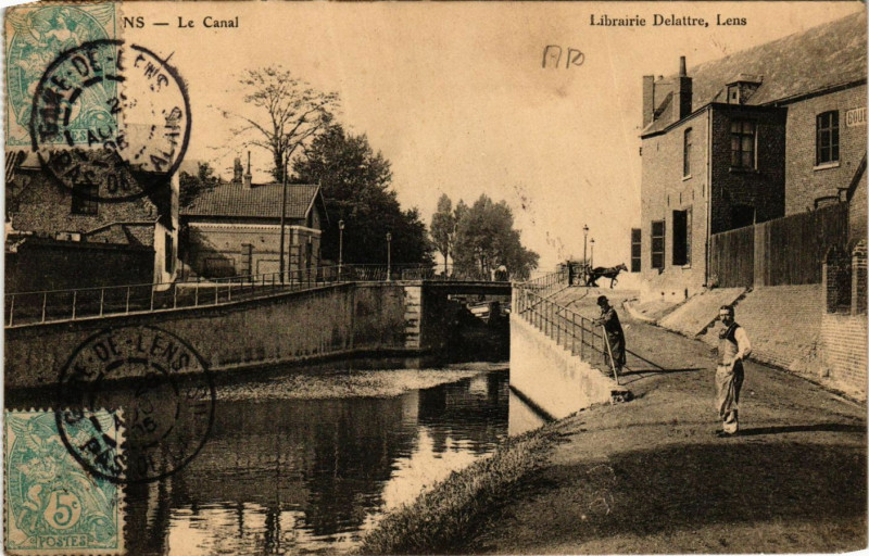 Carte postale ancienne Lens Le Canal à Lens