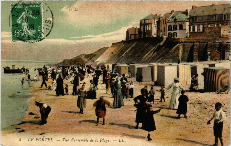 Carte postale ancienne Le Portel Vue d'ensemble de la Plage au Portel