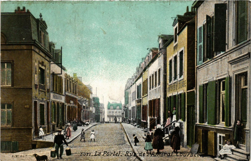 Carte postale ancienne Le Portel Rue de l'Amiral Courbet au Portel