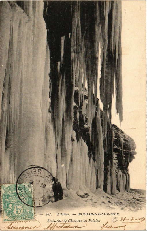 Carte postale ancienne L'Hiver Boulogne-sur-Mer Stalacites de Glace sur les Falaises à Boulogne-sur-Mer