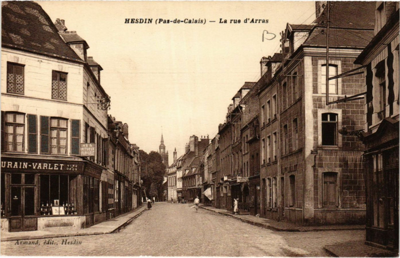 Carte postale ancienne Hesdin La rue d'Arras à Hesdin