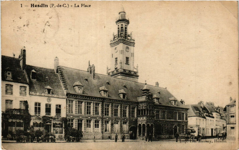 Carte postale ancienne Hesdin La Place à Hesdin