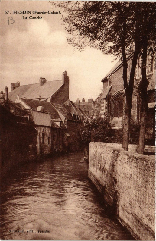Carte postale ancienne Hesdin La Canche à Hesdin