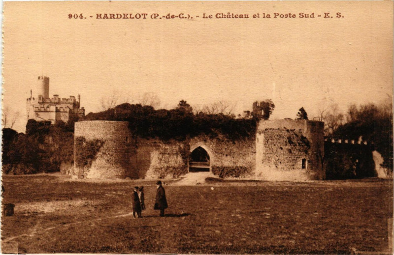 Carte postale ancienne Hardelot Le Chateau et la Porte Sud