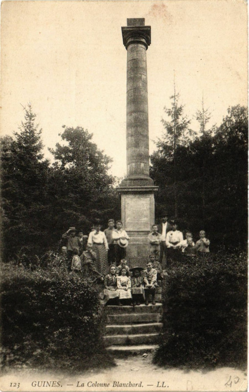 Carte postale ancienne Guines La Colonne Blanchard à Guînes