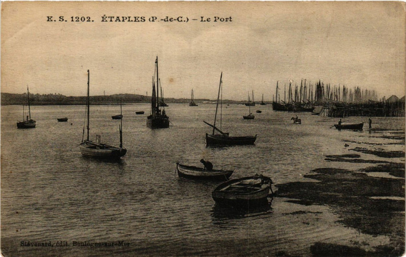 Carte postale ancienne Etaples Le Port à Étaples