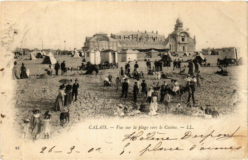 Carte postale ancienne Calais Vue sur la Plage vers le Casino à Calais