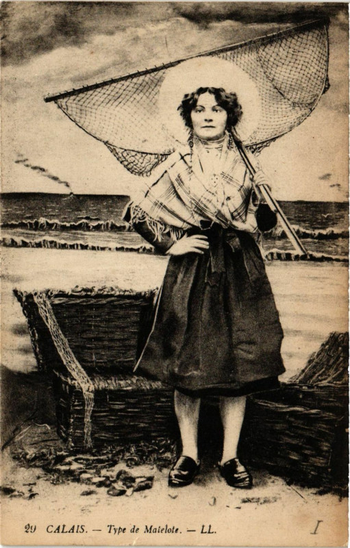 Carte postale ancienne Calais Type de Matelote à Calais