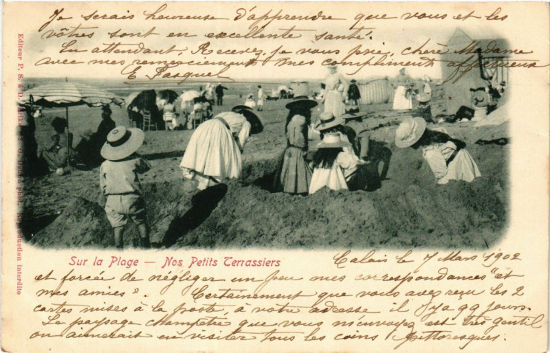 Carte postale ancienne Calais Sur la Plage. Nos petits Terrassiers à Calais