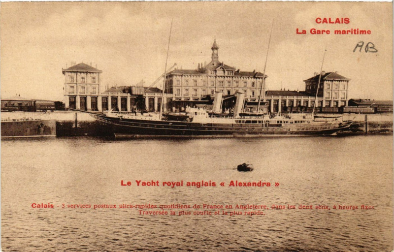 Carte postale ancienne Calais Le Yacht Royale anglais Alexandre. Gare Mritime à Calais