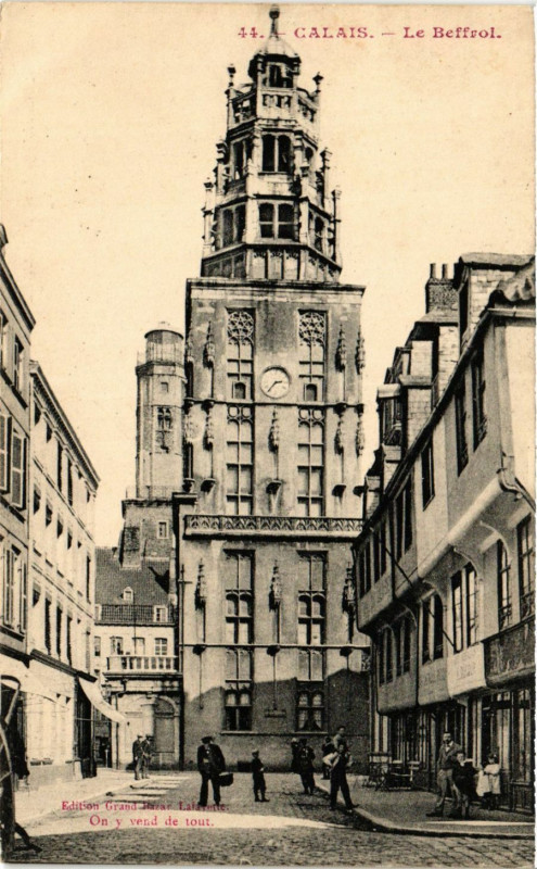 Carte postale ancienne Calais Le Beffroi à Calais
