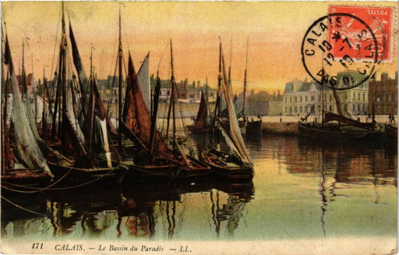 Carte postale ancienne Calais Le Bassin du Paradis à Calais