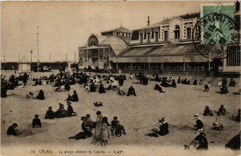 Carte postale ancienne Calais La Plage devant le Casino à Calais