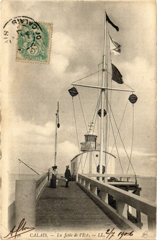 Carte postale ancienne Calais La Jetee de l'Est à Calais